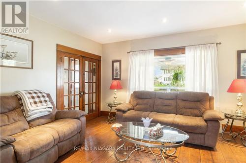 100 Elgin Street, Port Colborne, ON - Indoor Photo Showing Living Room