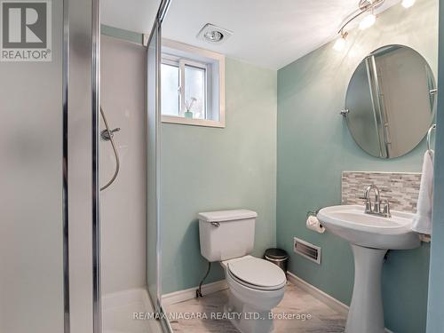 3327 Cattell Drive, Niagara Falls, ON - Indoor Photo Showing Bathroom