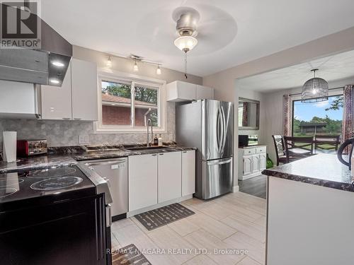3327 Cattell Drive, Niagara Falls, ON - Indoor Photo Showing Kitchen