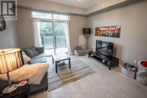 214 - 125 Shoreview Place, Hamilton, ON - Indoor Photo Showing Living Room