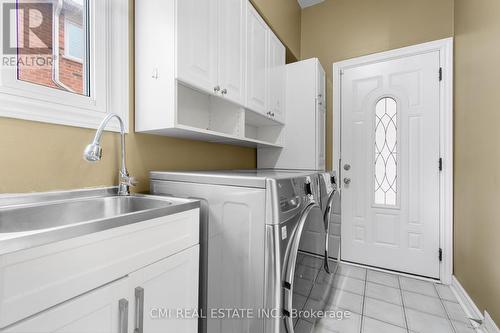 3538 Burgess Crescent, Mississauga, ON - Indoor Photo Showing Laundry Room