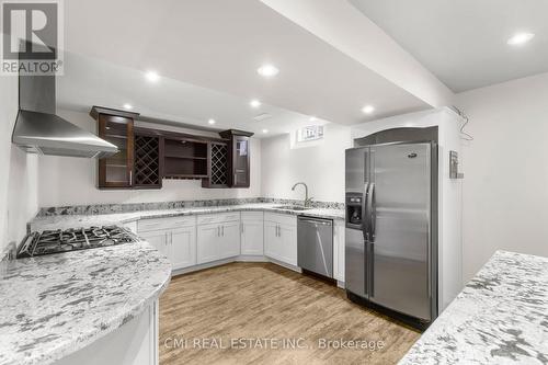 3538 Burgess Crescent, Mississauga, ON - Indoor Photo Showing Kitchen With Upgraded Kitchen
