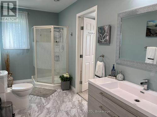 105 Willow Court, Rainy River, ON - Indoor Photo Showing Bathroom
