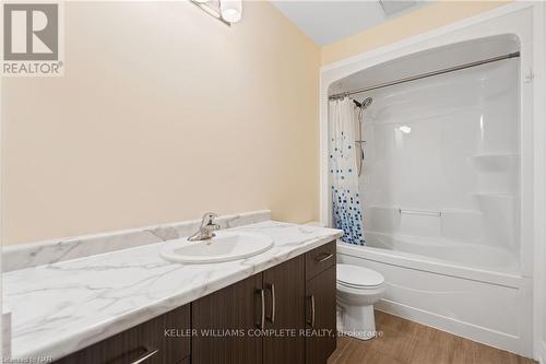 408 Hummel Cres, Fort Erie, ON - Indoor Photo Showing Bathroom
