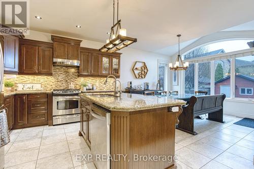 70 Watercrest Dr, Hamilton, ON - Indoor Photo Showing Kitchen With Upgraded Kitchen