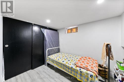 3135 Academy Drive, Windsor, ON - Indoor Photo Showing Bedroom