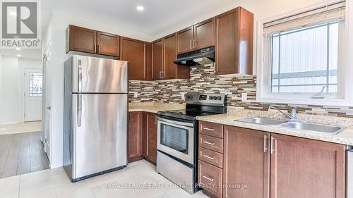 29 Robinson St, Barrie, ON - Indoor Photo Showing Kitchen With Double Sink