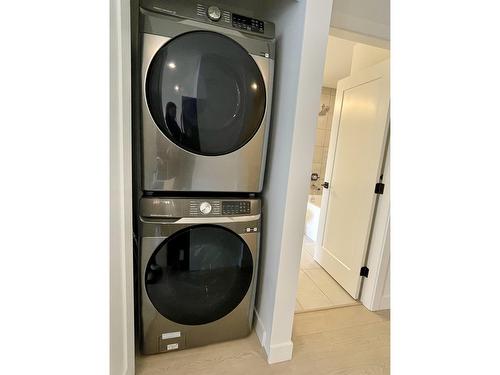 19945 Brydon Crescent, Langley, BC - Indoor Photo Showing Laundry Room