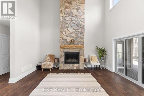 56 Georgian Grande Dr, Oro-Medonte, ON - Indoor With Fireplace