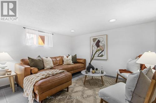 275 Mortimer Avenue, Toronto, ON - Indoor Photo Showing Living Room