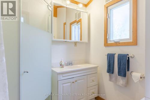 152A Paradise Landing Rd, Hastings Highlands, ON - Indoor Photo Showing Bathroom