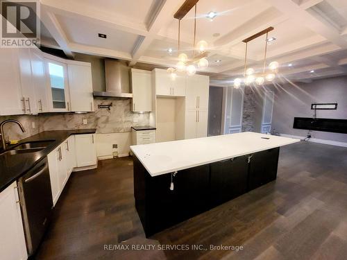 753 Cedar St, Shelburne, ON - Indoor Photo Showing Kitchen With Upgraded Kitchen
