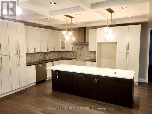 753 Cedar St, Shelburne, ON - Indoor Photo Showing Kitchen With Upgraded Kitchen