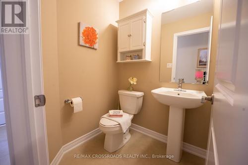3333 Mockingbird Common Cres, Oakville, ON - Indoor Photo Showing Bathroom