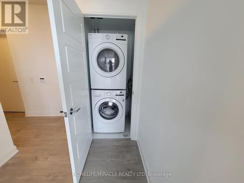 #4902 -70 Annie Craig Dr, Toronto, ON - Indoor Photo Showing Laundry Room
