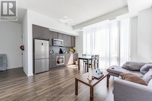 #213 -38 Forest Manor Rd, Toronto, ON - Indoor Photo Showing Living Room