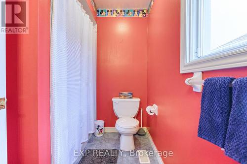 492 Stone Church Rd E, Hamilton, ON - Indoor Photo Showing Bathroom
