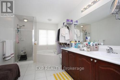1335 Langley Circ, Oshawa, ON - Indoor Photo Showing Bathroom
