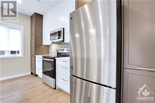320 Mona Avenue Unit#A, Ottawa, ON - Indoor Photo Showing Kitchen