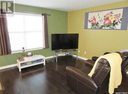 107 3011 Mcclocklin Road, Saskatoon, SK - Indoor Photo Showing Living Room