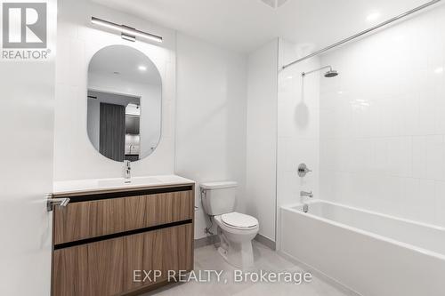1321 - 7950 Bathurst Street, Vaughan, ON - Indoor Photo Showing Bathroom