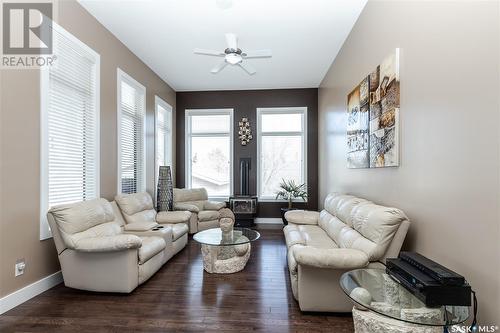 210 3Rd Avenue S, Hepburn, SK - Indoor Photo Showing Living Room
