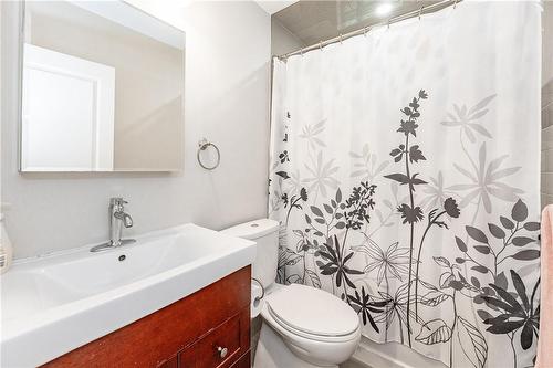 38 Dunkirk Drive, Hamilton, ON - Indoor Photo Showing Bathroom