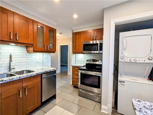 38 Dunkirk Drive, Hamilton, ON - Indoor Photo Showing Kitchen With Double Sink