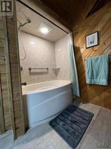 3121 655 Hwy, Timmins, ON - Indoor Photo Showing Bathroom