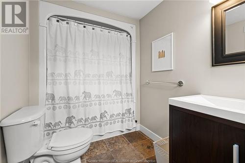 894 Amirault, Dieppe, NB - Indoor Photo Showing Bathroom