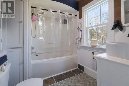 515 Salisbury Rd, Moncton, NB - Indoor Photo Showing Bathroom