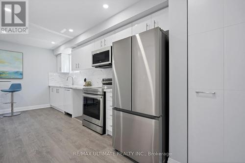 #Lower -25 Twinberry Cres, Vaughan, ON - Indoor Photo Showing Kitchen