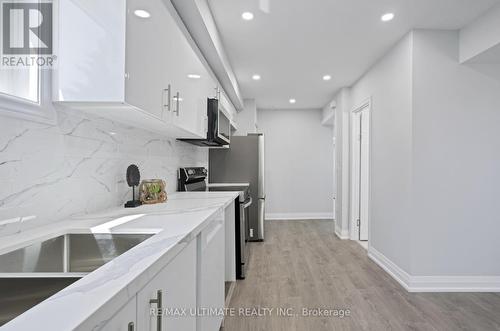 Lower - 25 Twinberry Crescent, Vaughan, ON - Indoor Photo Showing Kitchen