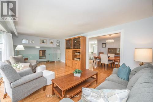 1796 Matena Ave, Mississauga, ON - Indoor Photo Showing Living Room