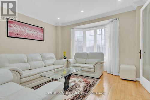 6 Small Court, Brampton, ON - Indoor Photo Showing Living Room