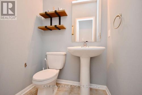 93 Monarchy St, Barrie, ON - Indoor Photo Showing Bathroom