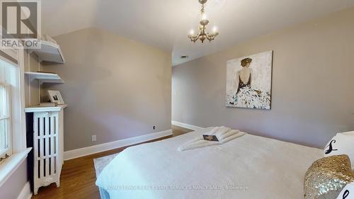 19 Strathgowan Cres, Toronto, ON - Indoor Photo Showing Bedroom