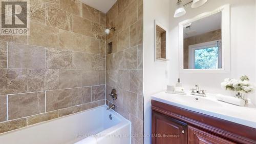 19 Strathgowan Cres, Toronto, ON - Indoor Photo Showing Bathroom