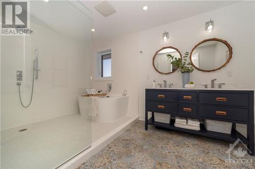 8340 Bank Street, Metcalfe, ON - Indoor Photo Showing Bathroom