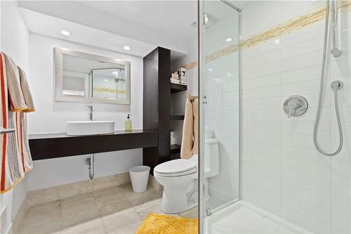 519 Regina Drive, Burlington, ON - Indoor Photo Showing Bathroom