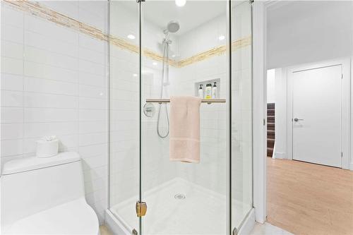 519 Regina Drive, Burlington, ON - Indoor Photo Showing Bathroom