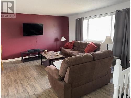 97 Centennial Drive, Mackenzie, BC - Indoor Photo Showing Living Room