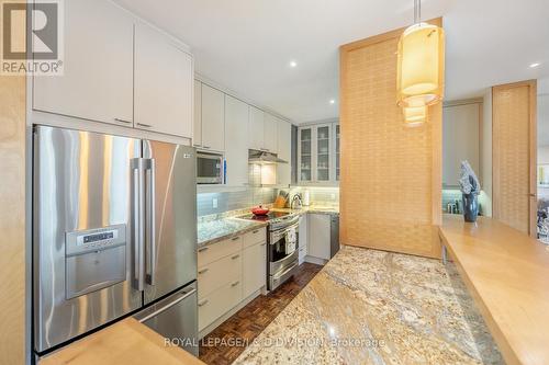 #740 -21 Dale Ave, Toronto, ON - Indoor Photo Showing Kitchen With Upgraded Kitchen