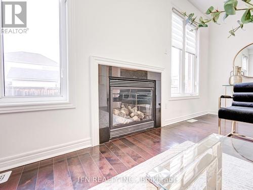 42 Corwin Dr, Bradford West Gwillimbury, ON - Indoor With Fireplace