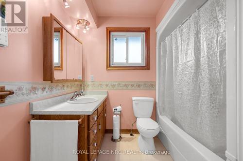 212 Hildred St, Welland, ON - Indoor Photo Showing Bathroom