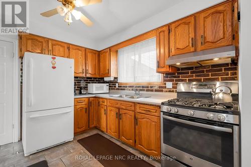 212 Hildred St, Welland, ON - Indoor Photo Showing Kitchen With Double Sink