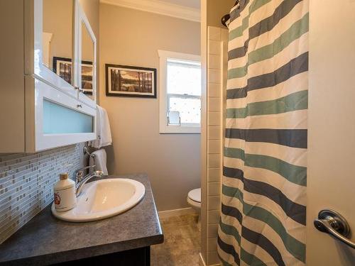 839 St Paul Street, Kamloops, BC - Indoor Photo Showing Bathroom
