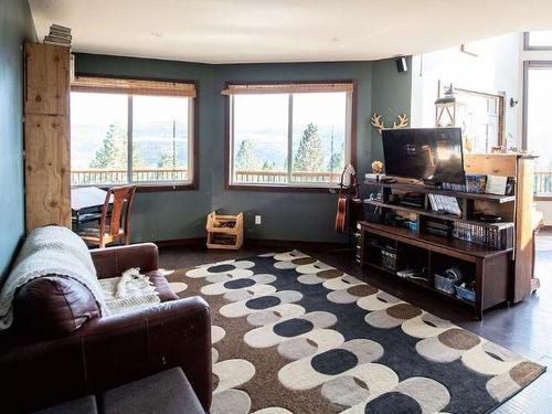 4377 Shuswap Rd, Kamloops, BC - Indoor Photo Showing Living Room