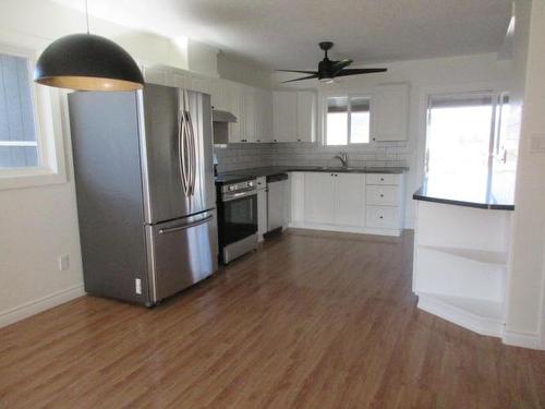 1649 Armstrong Street, Merritt, BC - Indoor Photo Showing Kitchen With Upgraded Kitchen