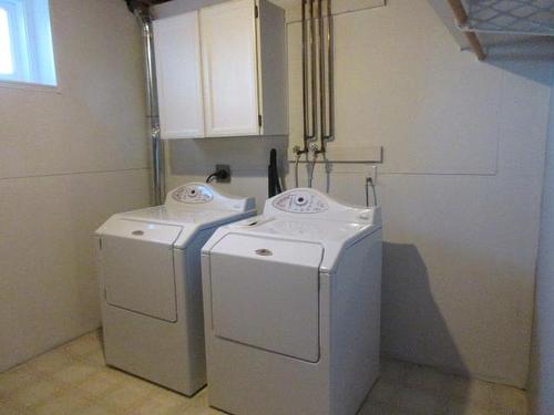 1649 Armstrong Street, Merritt, BC - Indoor Photo Showing Laundry Room